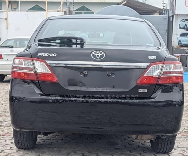 Toyota Premio 2013 Black