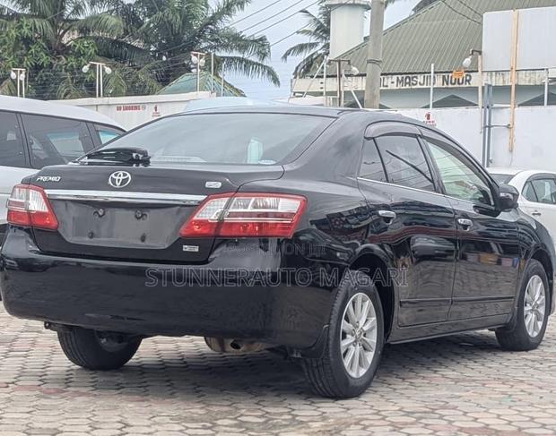 Toyota Premio 2013 Black