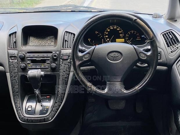 Toyota Harrier 2004 Silver