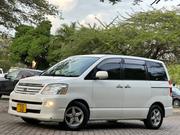 Toyota Noah 2.0 AWD (8 Seater) 2003 White for sale