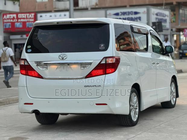 Toyota Alphard 2010 White