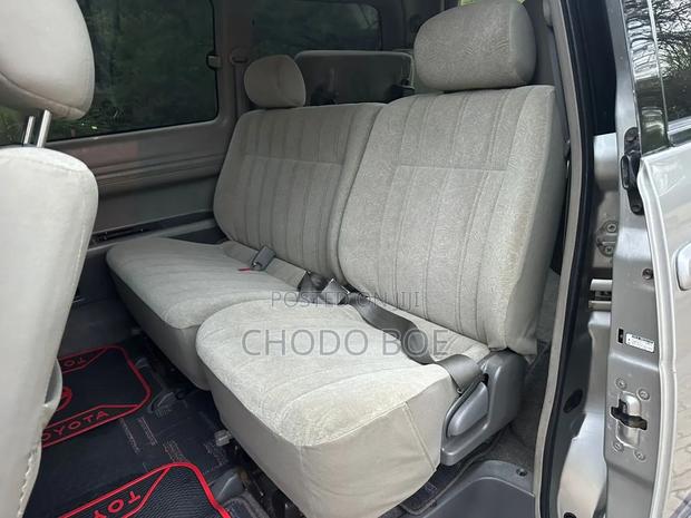 Toyota Noah 2001 Silver