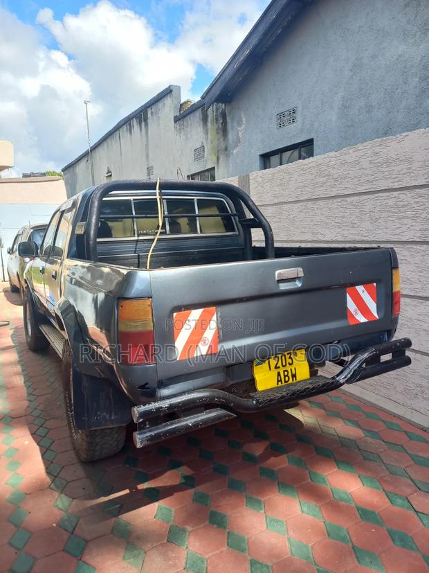 Toyota Hilux 1998 Green