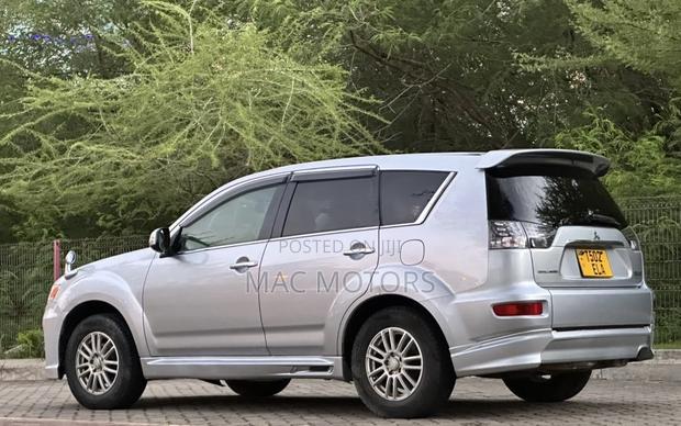 Mitsubishi Outlander 2.4 2009 Silver