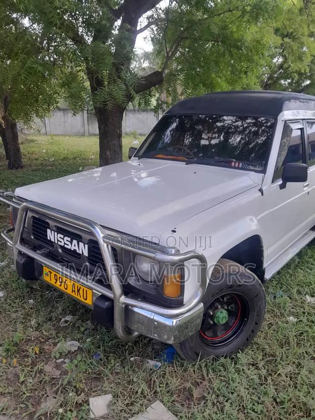 Nissan Patrol 1999 White
