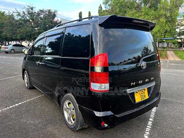 Toyota Noah 2005 Black