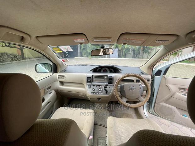 Toyota Raum 2008 Silver