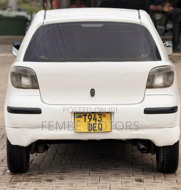 Toyota Vitz 2005 White