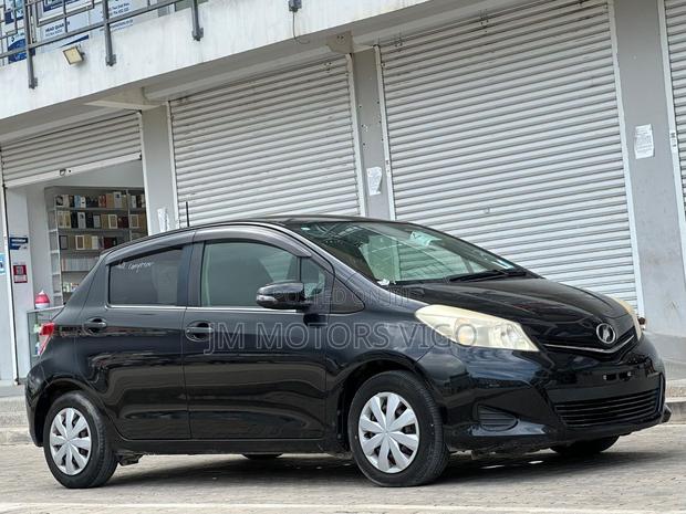 Toyota Vitz 2011 Black