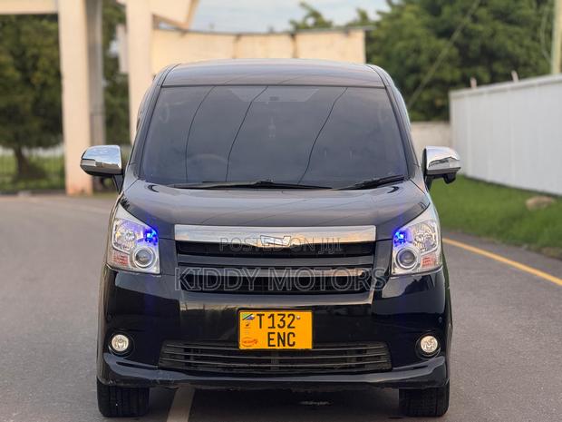 Toyota Noah 2009 Black