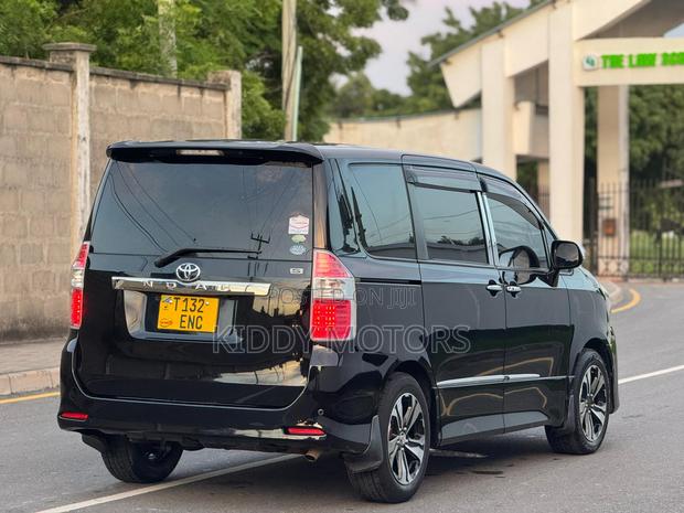 Toyota Noah 2009 Black