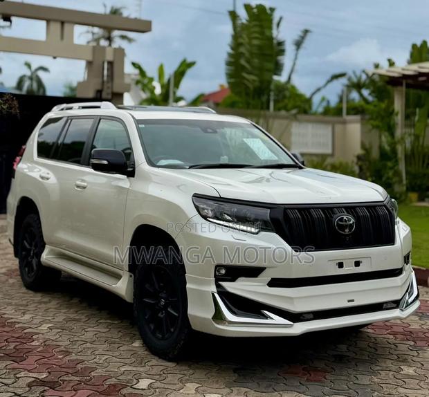 Toyota Land Cruiser Prado 2.7 2023 White