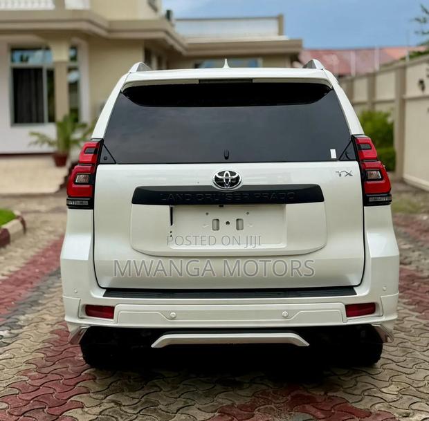 Toyota Land Cruiser Prado 2.7 2023 White