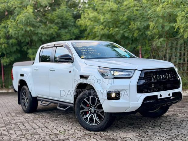 New Toyota Hilux 2024 Pearl