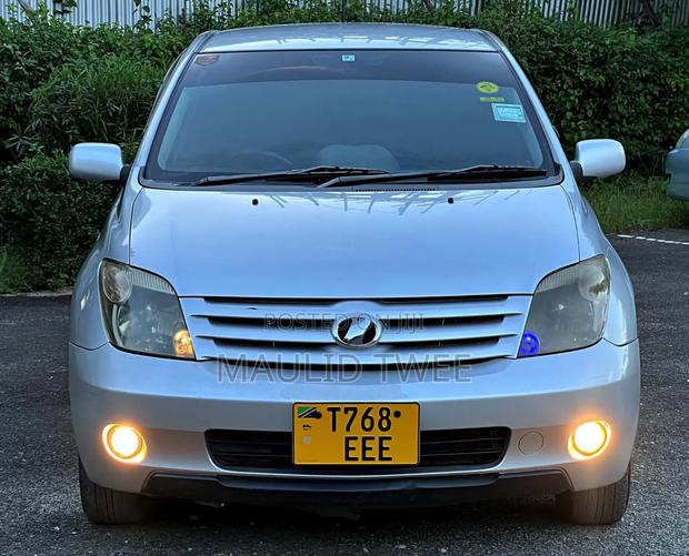 Toyota IST 2004 Silver