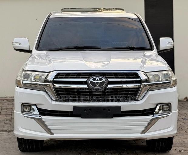 Toyota Land Cruiser 2010 White