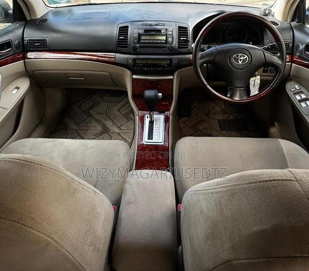 Toyota Premio 2004 Off white