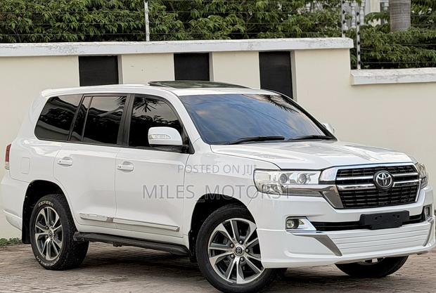 Toyota Land Cruiser 2009 White