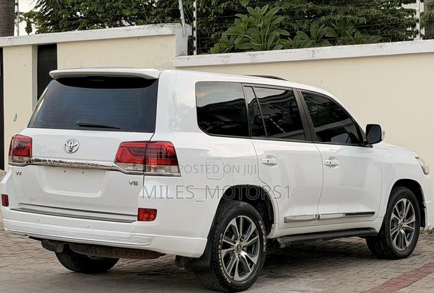 Toyota Land Cruiser 2009 White
