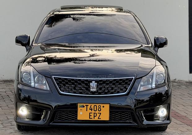 Toyota Crown 2011 Black