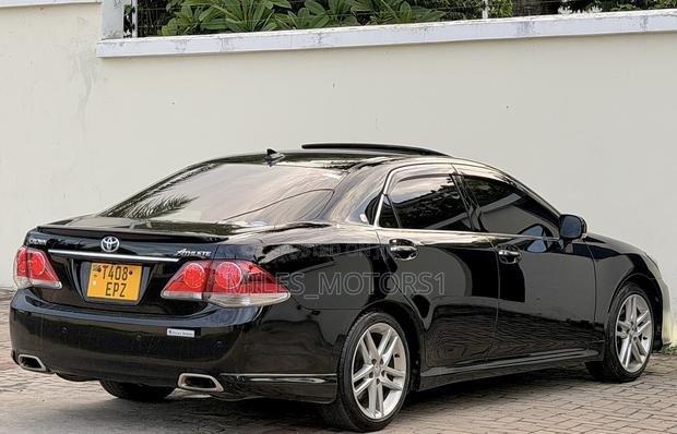 Toyota Crown 2011 Black