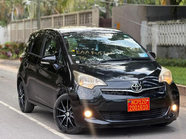 Toyota Ractis 2011 Black