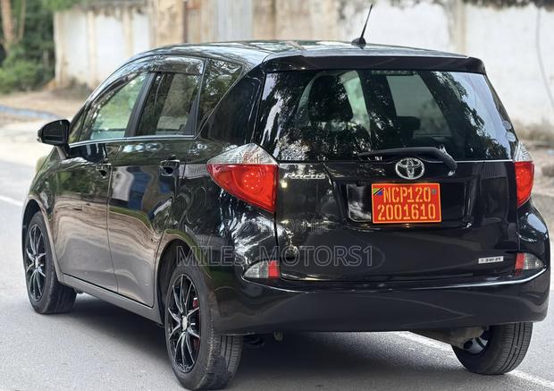 Toyota Ractis 2011 Black