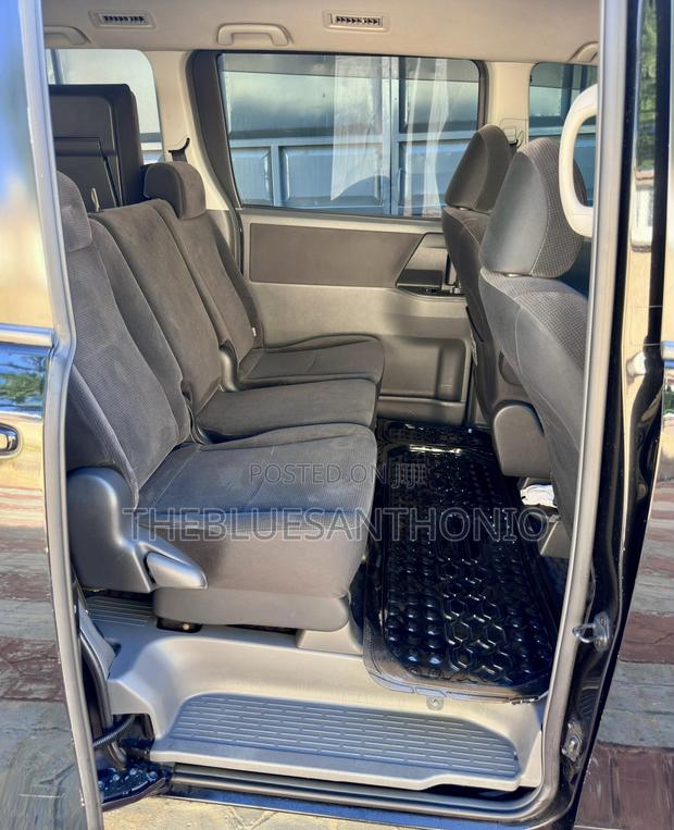 Toyota Noah 2009 Black
