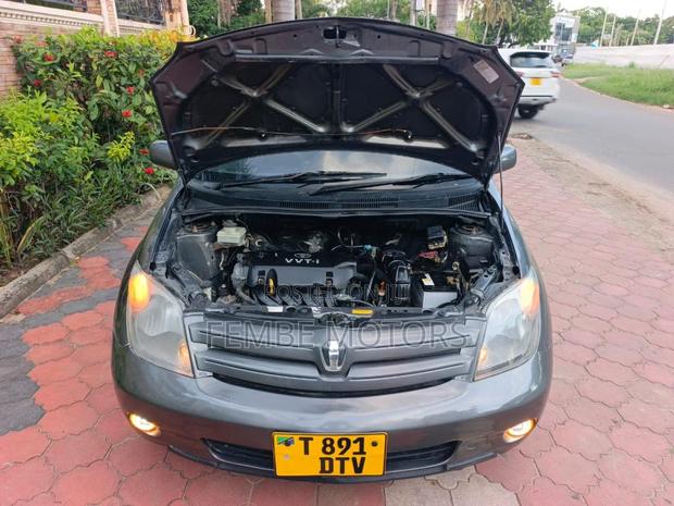 Toyota IST 2005 Gray