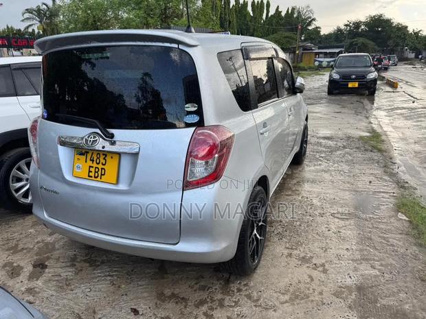 Toyota Ractis 2008 Silver