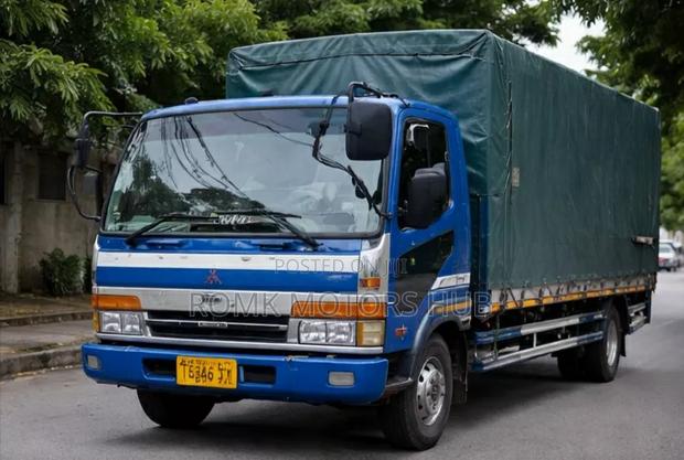 Mitsubishi Fuso 2012 Blue