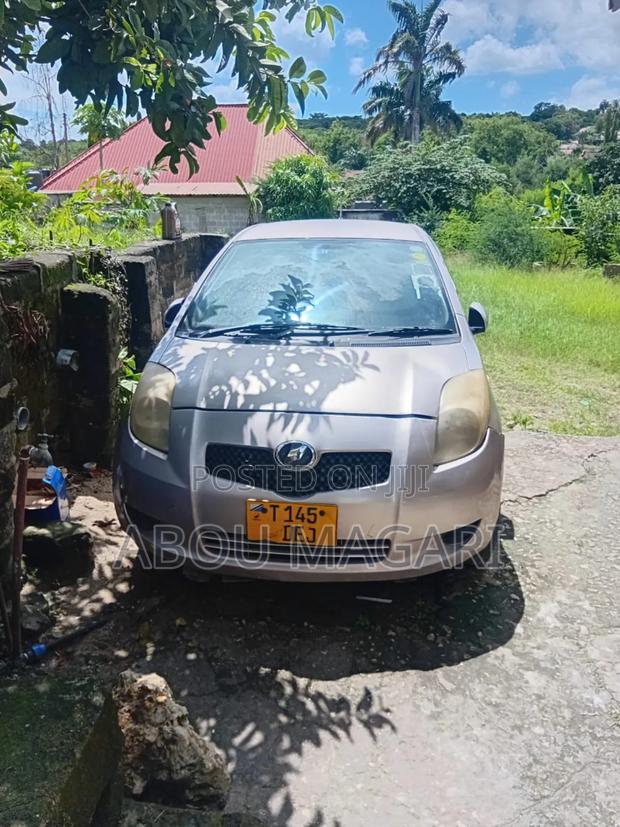 Toyota Vitz 1.5 FWD 5dr 2004 Silver