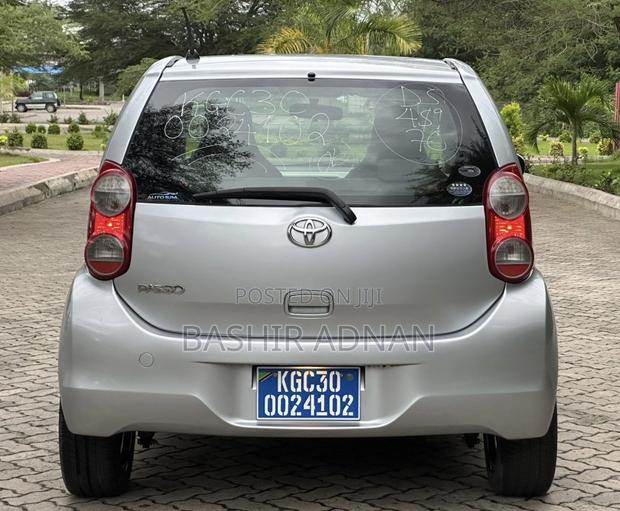 Toyota Passo 1.0 FWD 2010 Silver