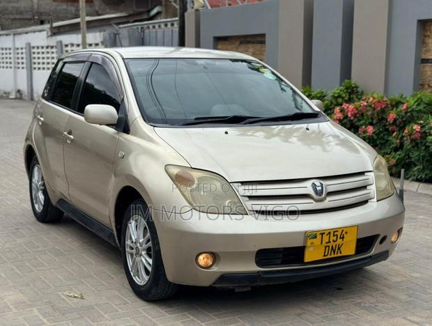 Toyota IST 2004 Beige