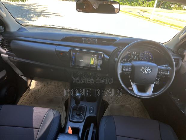 Toyota Hilux 2020 White