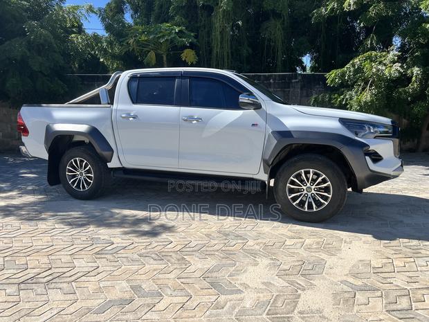 Toyota Hilux 2020 White