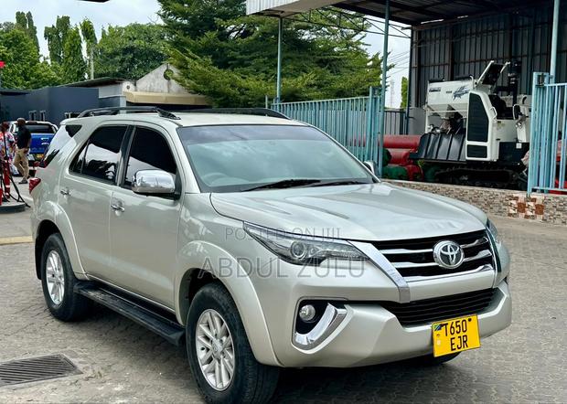 Toyota Fortuner 2015 Silver