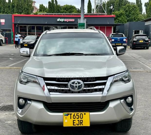 Toyota Fortuner 2015 Silver