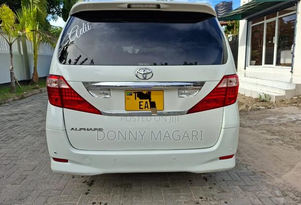 Toyota Alphard 2.4 Petrol AWD 2013 White