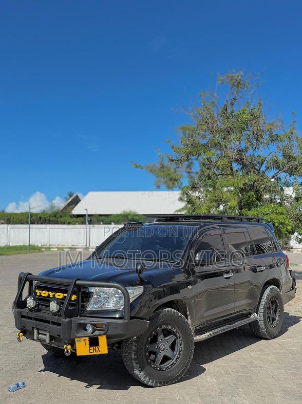 Toyota Land Cruiser 2010 Black