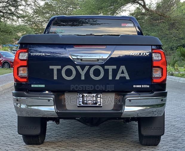 Toyota Hilux 2023 Blue