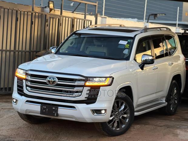 Toyota Land Cruiser 2023 White