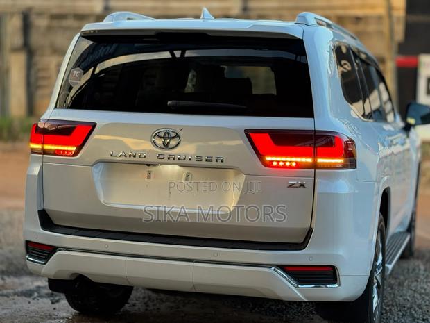Toyota Land Cruiser 2023 White