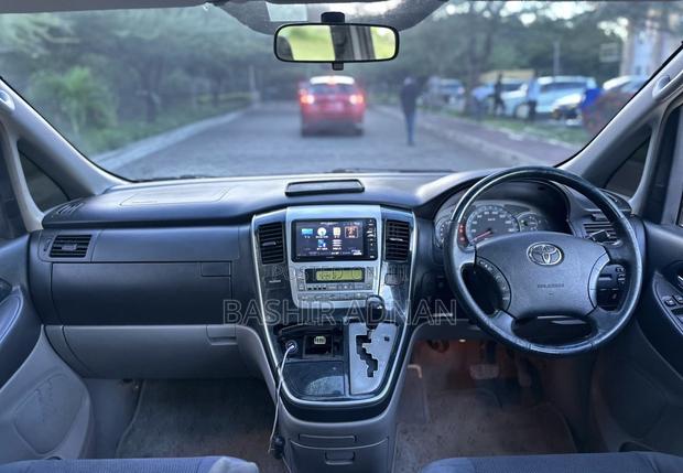 Toyota Alphard 3.0 Petrol FWD 2002 White