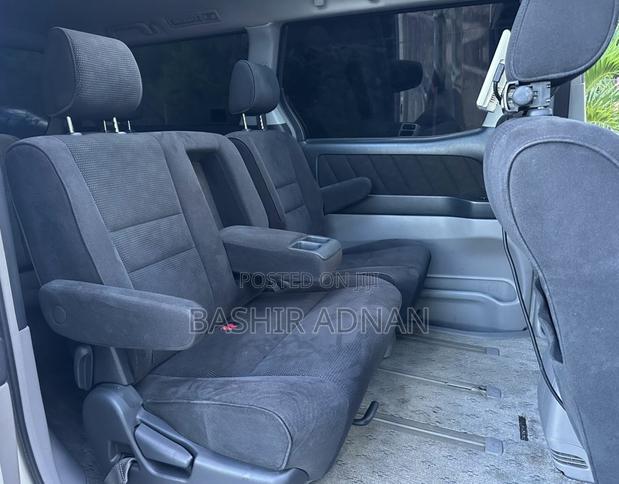 Toyota Alphard 3.0 Petrol FWD 2002 White