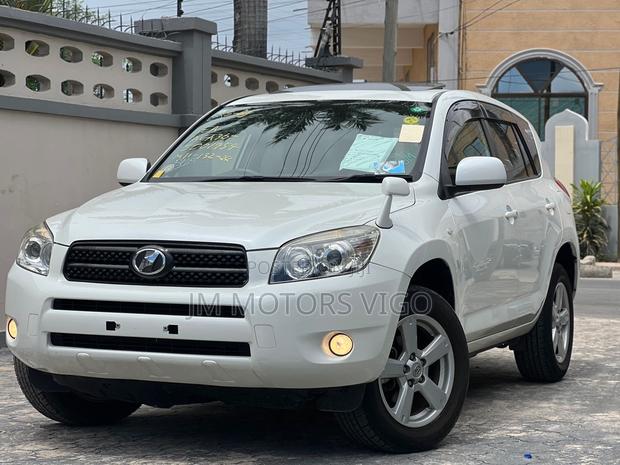 Toyota RAV4 2009 White