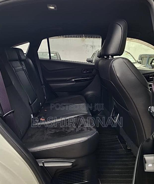 Toyota Harrier 2.0 2016 Pearl