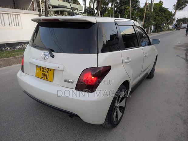 Toyota IST 2004 White