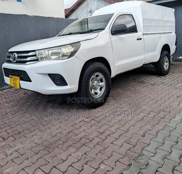 Toyota Hilux 2010 White
