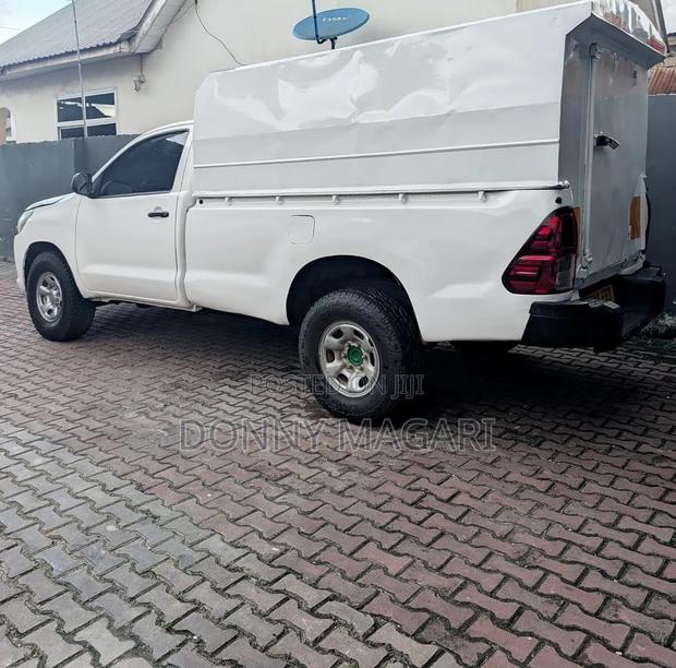 Toyota Hilux 2010 White